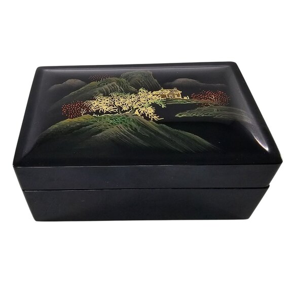 Lacquered Japanese Style Decorative Box With Landscape Design & Removable Lid - Picture 2 of 11